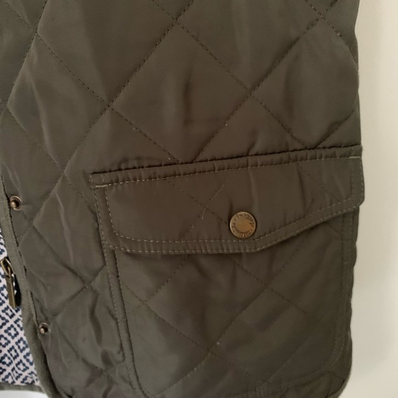 Green Fall Vest - Picture 3 of 4